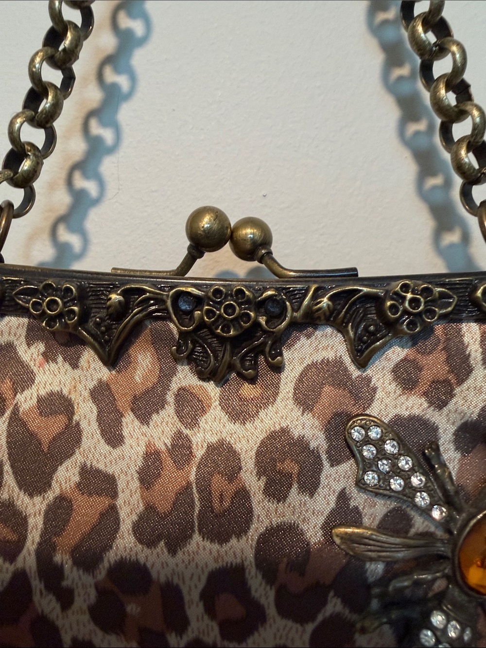 Vintage Guess cheetah print satin clutch purse w/ rhinestone bee emblem. - Picture 3 of 6